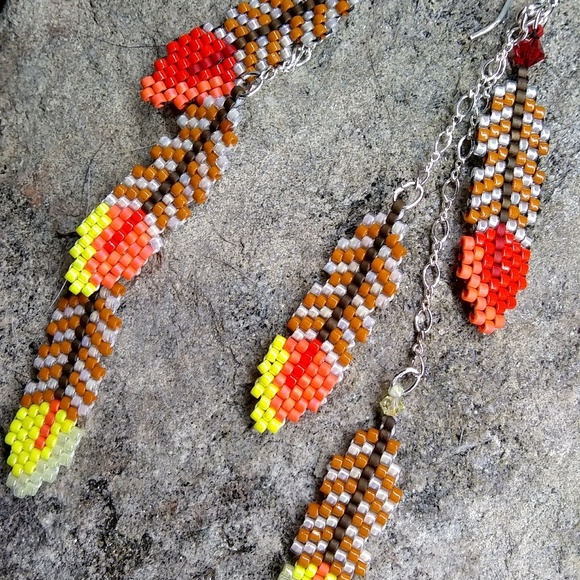 ⭐Sold at Glen Rose Expo🌟 Feathers Long Earrings - Picture 5 of 8